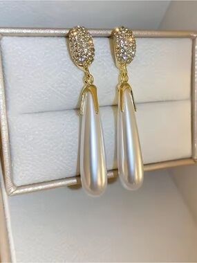 Elegant Gold Pearl Drop Earrings with Crystal Accents